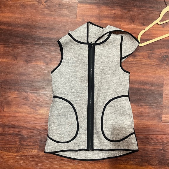 Lululemon Reversible Vest - Picture 3 of 5